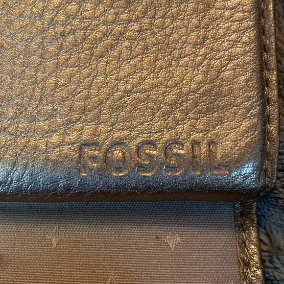 Fossil Gold Leather Wallet - Picture 9 of 10